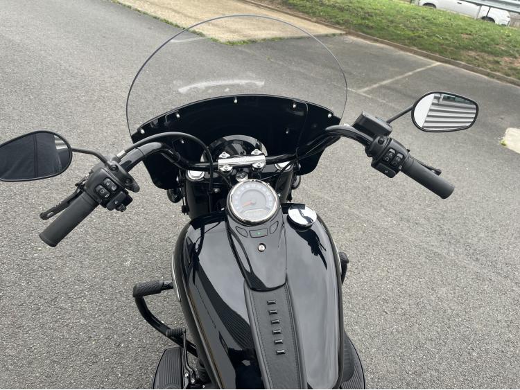HARLEY-DAVIDSON SOFTAIL HERITAGE 1868 CLASSIC